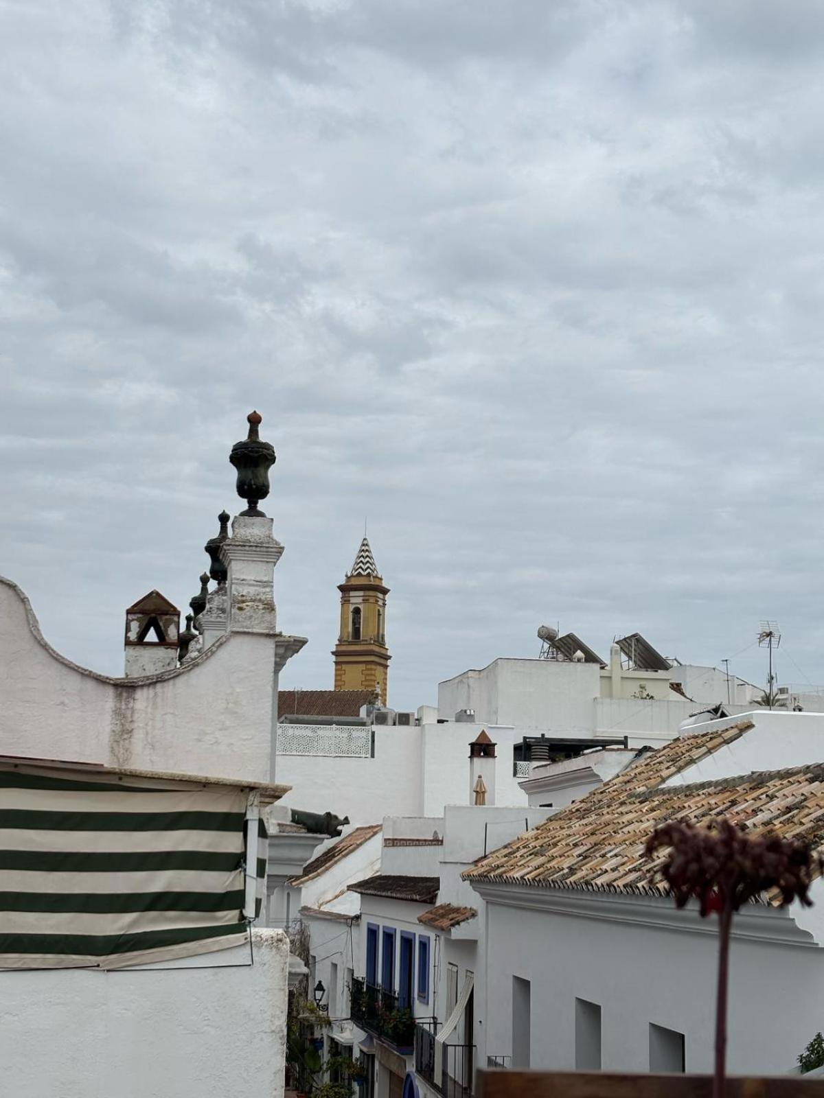 Apto Centro Historico Medieval Estepona Luaran gambar